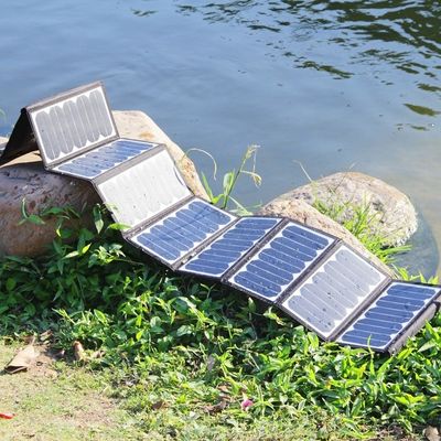 Un buen precio. Maleta Kit de paneles solares 40W 50W 60W Acampada al aire libre Bolsa de paneles solares plegables impermeable en línea